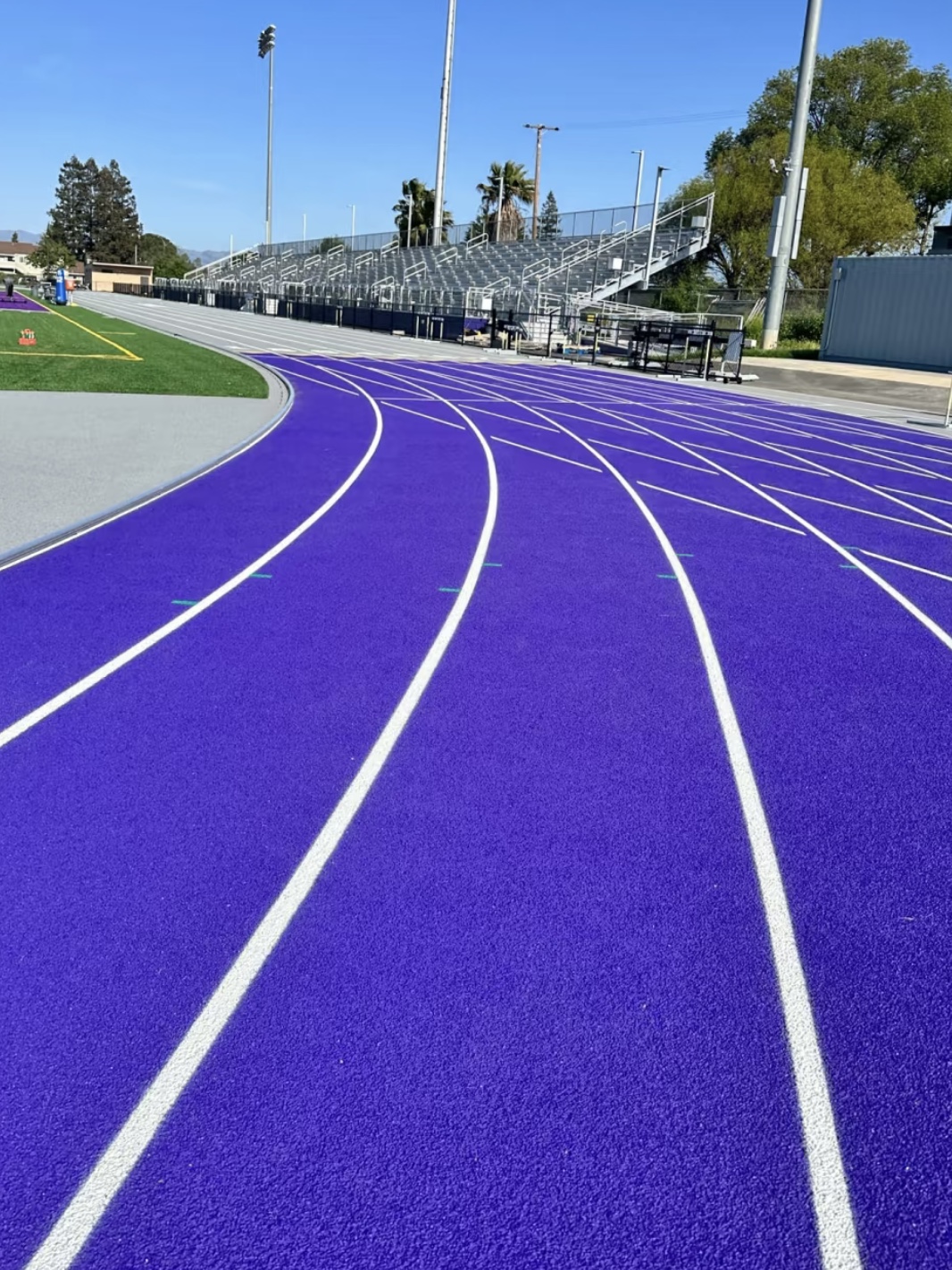 塑胶跑道是不是越厚越好?