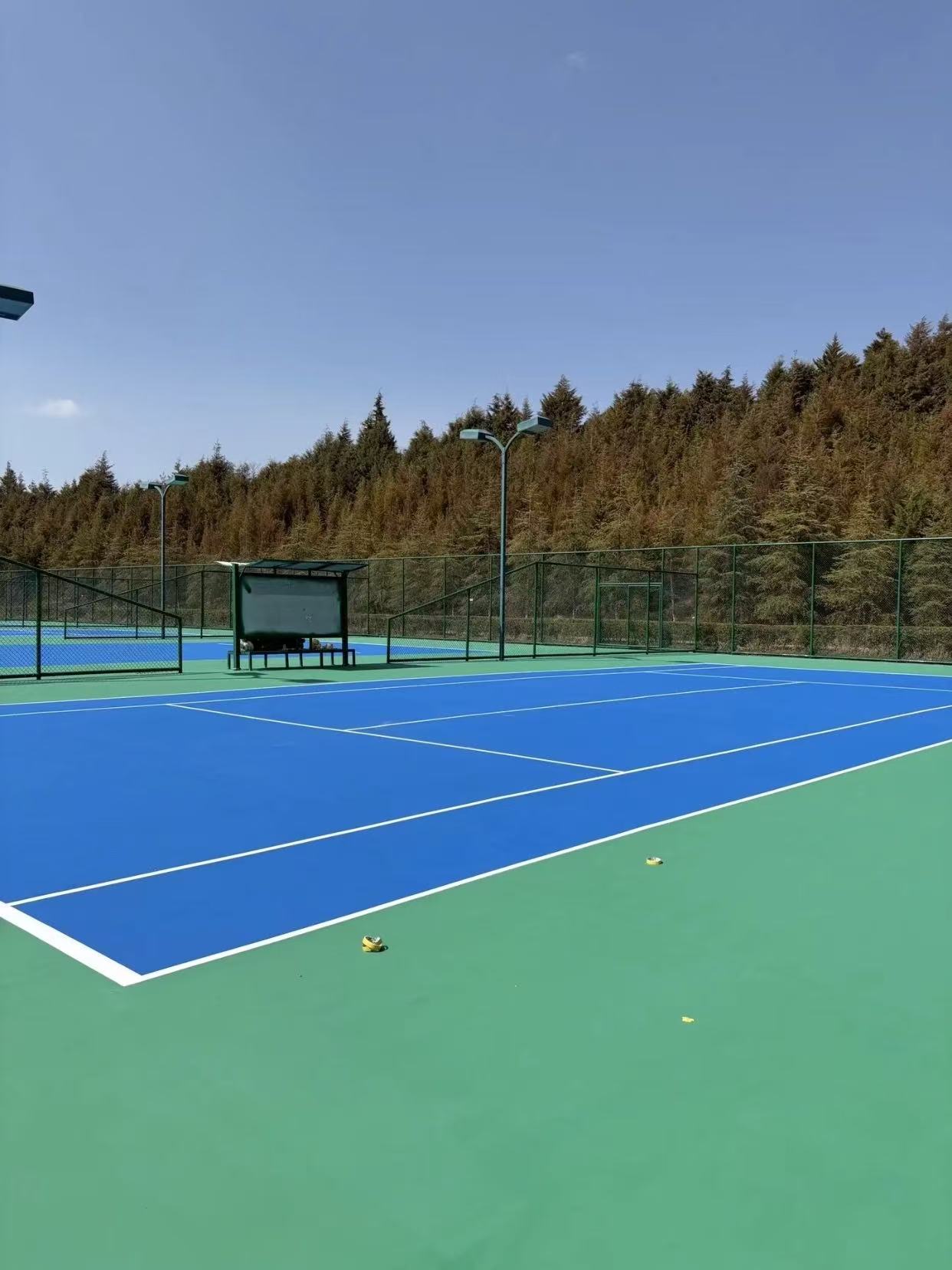 同样是建球场,为什么专业场馆都偏爱丙烯酸材料