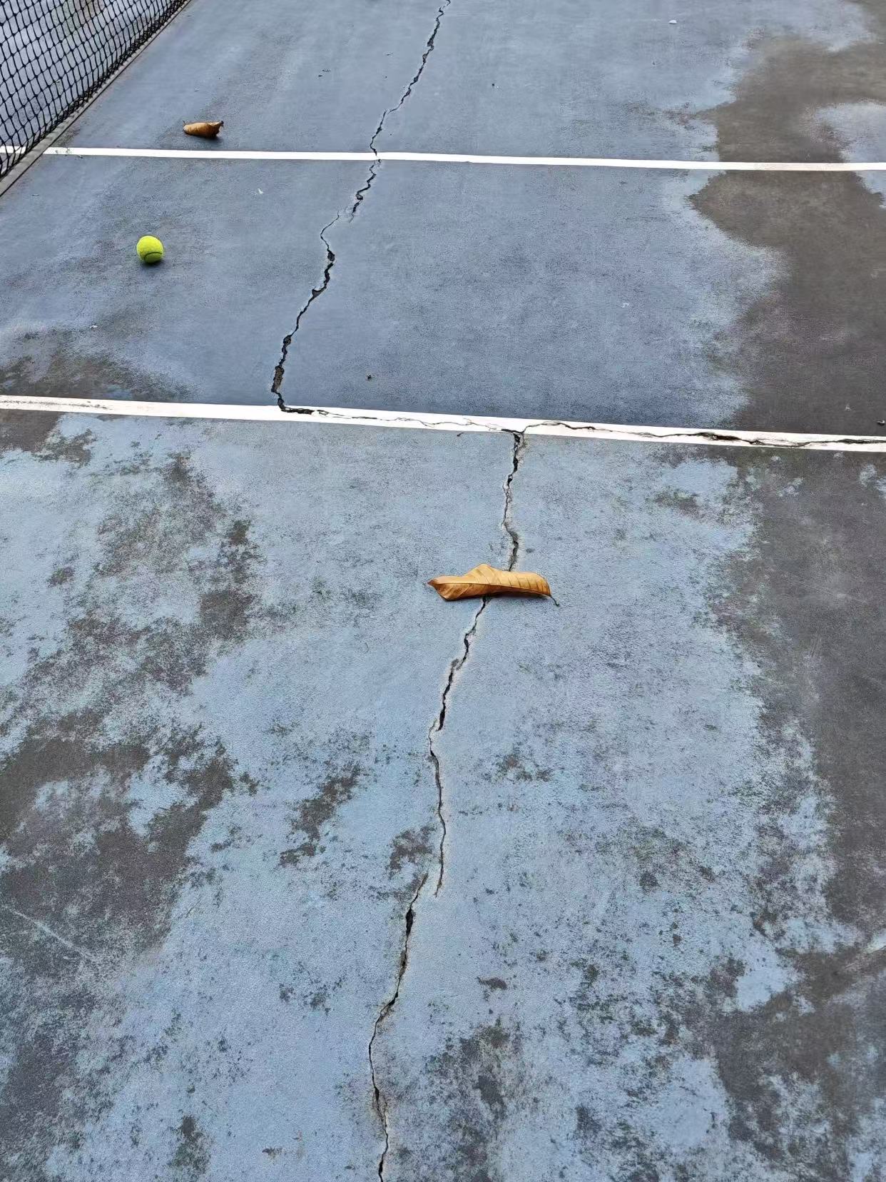 丙烯酸球场起粉、开裂?可能是这3点基础没做好