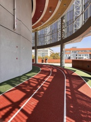 户外健身区塑胶跑道耐晒防水施工技巧