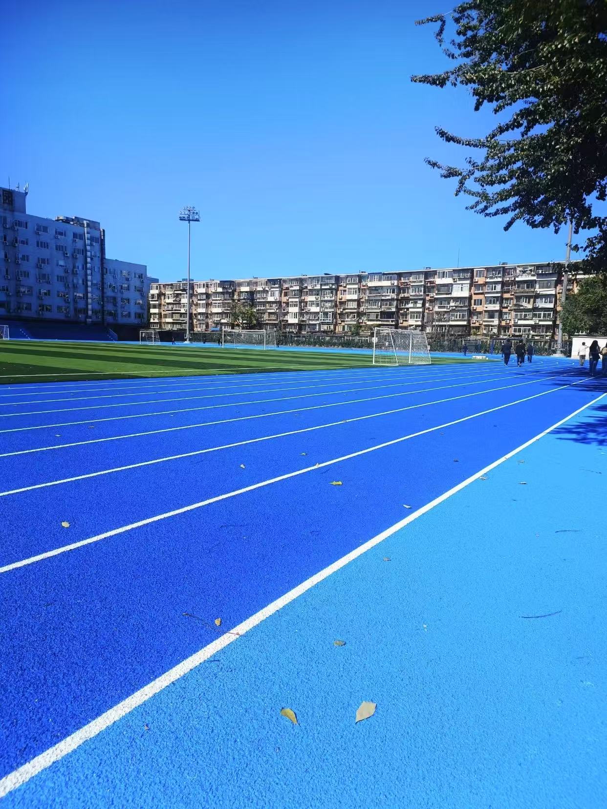 塑胶跑道摊铺厚度标准，不同场地有讲究