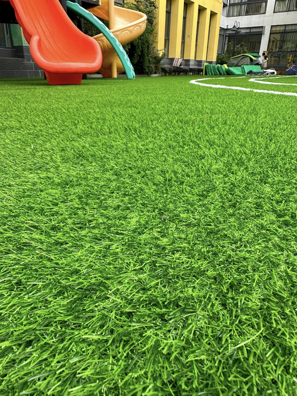 人造草坪的透水性有多强?雨天使用全解析