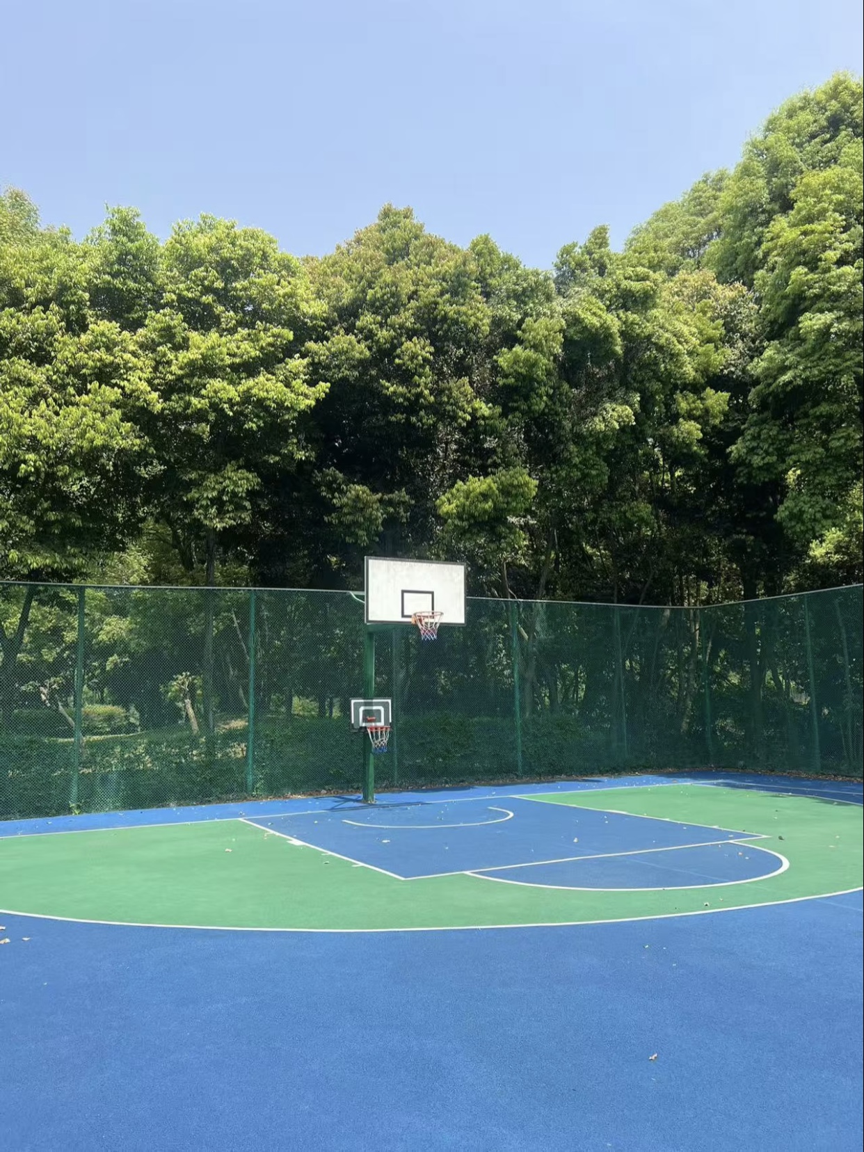 硅 PU 球场的修补方法：局部破损不用整体更换