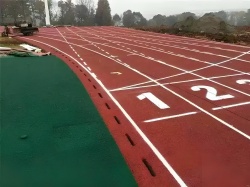 冬季结冰、夏季暴晒会缩短塑胶跑道寿命吗？如何防护？