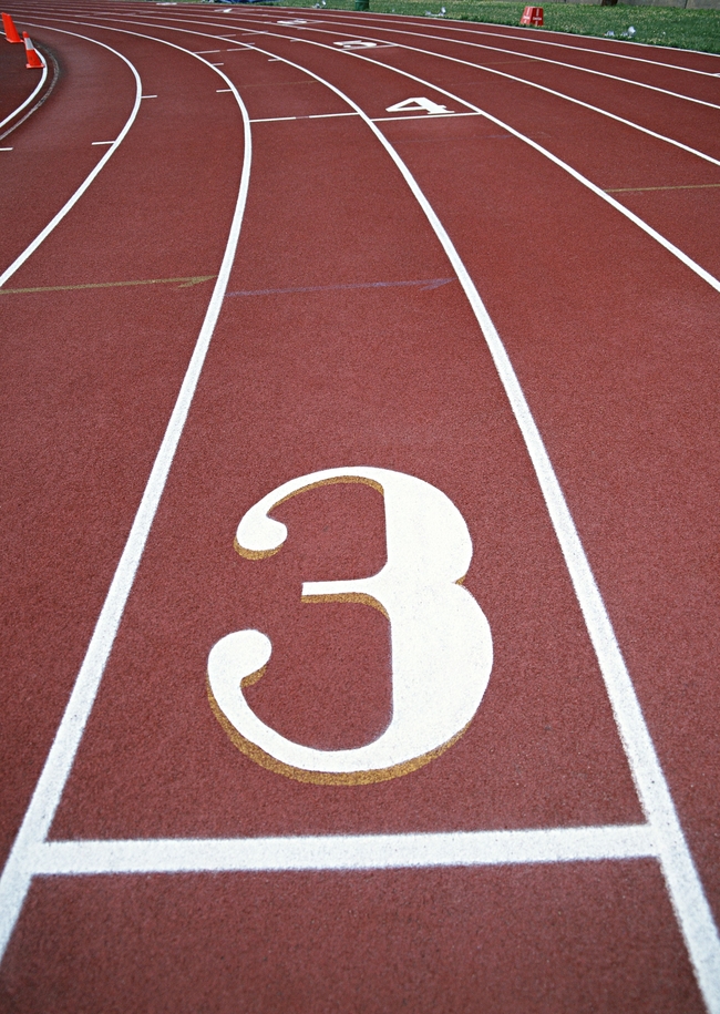 雨天能不能施工塑胶跑道？